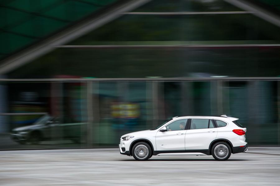  BMW X1 xDrive25Li Sport Line 2016 года  (фото 2 из 20)
